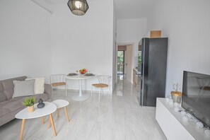 Basic Apartment | Living area