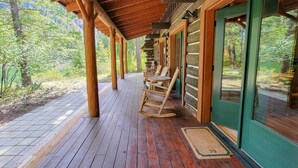 Exterior detail - Rainbow Lodge - exceptional lakeside log home (Mazama)