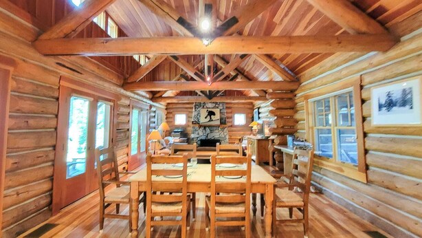 Dining - Rainbow Lodge - exceptional lakeside log home (Mazama)