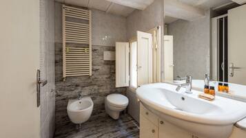 Comfort Apartment | Bathroom
