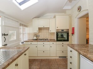 Dishwasher, cookware/dishes/utensils