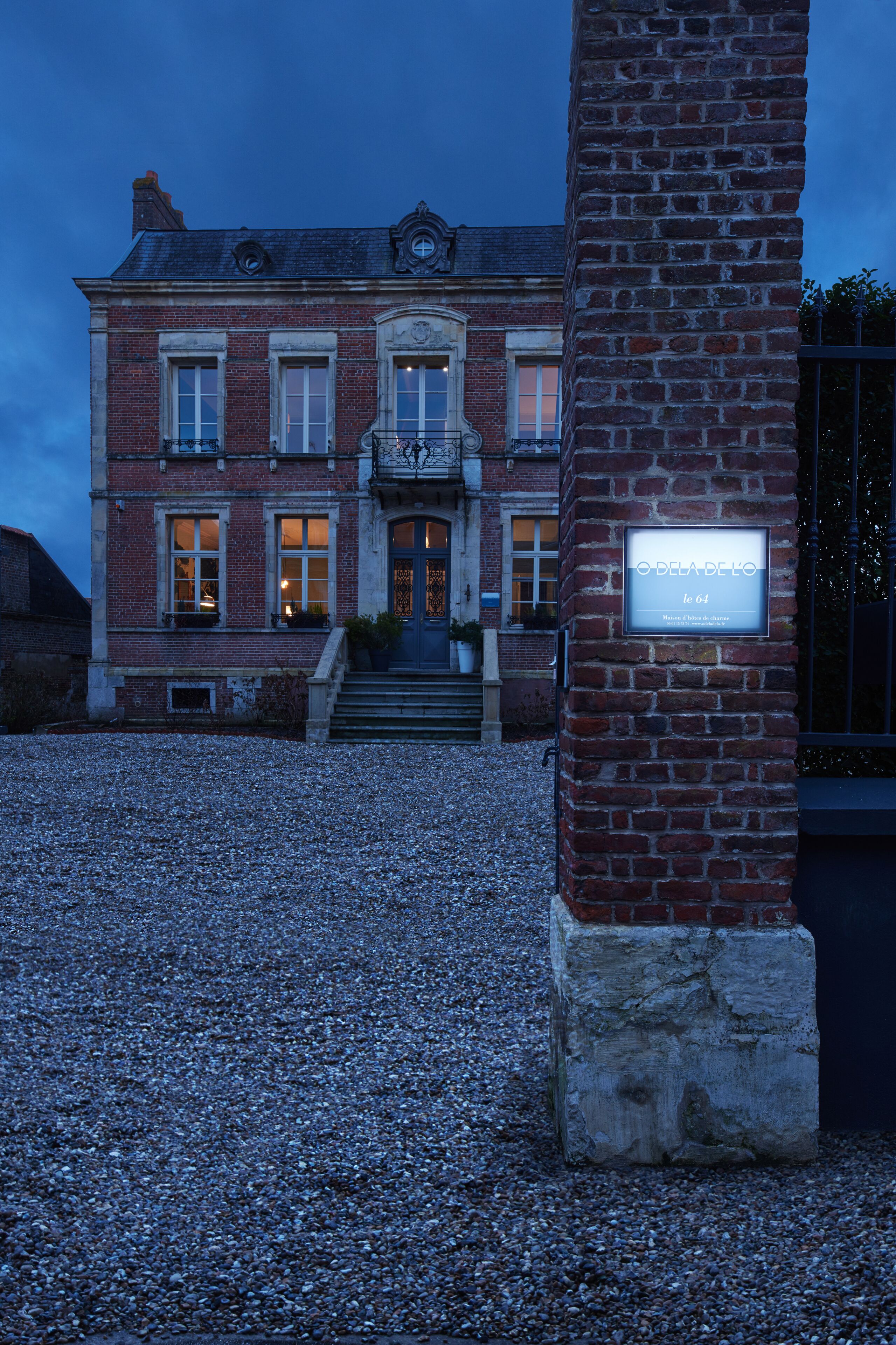 A historic building with a sign reading "Odélá deĺo".