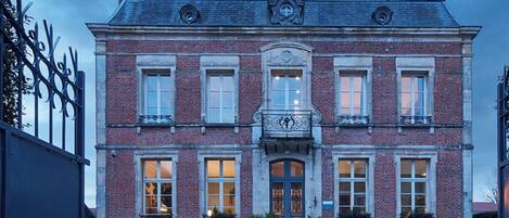 Udsigt til gårdsplads