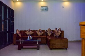 Lobby sitting area - Clifton Rezidor (Karachi)