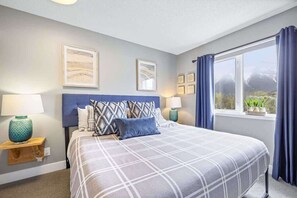 3 bedrooms, memory foam beds, desk, iron/ironing board