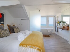 3 bedrooms, individually decorated, individually furnished, free WiFi - Men an Mor (St Ives)