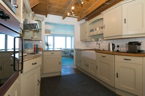 Cookware/dishes/utensils