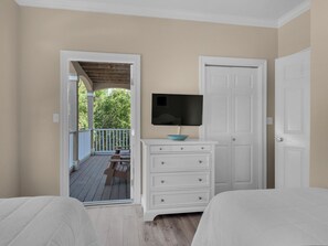 4 bedrooms, desk, iron/ironing board, free WiFi