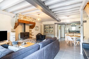 Fernseher, Kamin, Arbeitsbereiche