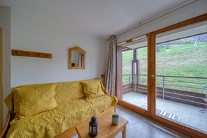 TV - Boule de Neige - Two Bedroom Apartment, Sleeps 6 (Villarembert)