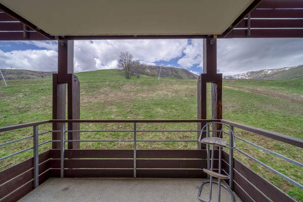 Property grounds - Boule de Neige - Two Bedroom Apartment, Sleeps 6 (Villarembert)