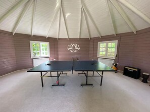 House | Games room - Family Home With Large Garden and Pool Near Totnes (Totnes)