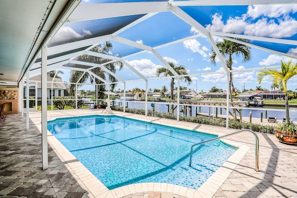 A heated pool - Magical cape home on the water with furnished deck, pool, & amazing views (Cape Coral)