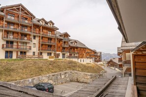 Exterior - 200m from resort center, 1st floor, swimming pool, balcony, tv, ski locker, 23m², Les Orres (Les Orres)