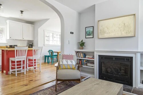 4-minutes to Sugarbush, steps to Warren Village!
