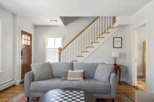 4-minutes to Sugarbush, steps to Warren Village!