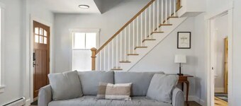 4-minutes to Sugarbush, steps to Warren Village!