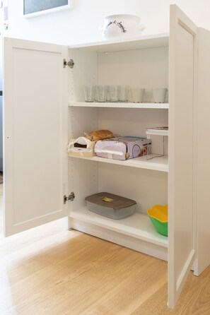 Appartamento Deluxe, 1 camera, 1 soggiorno | Private kitchen | Full-size fridge, microwave, oven, dishwasher - Pisacane Suite (Salerno)