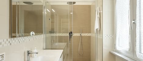 Appartamento Deluxe, 1 camera, 1 soggiorno | Badezimmer
