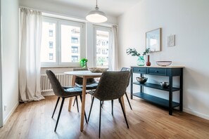 Apartamento urbano (Locarno City 2) | Área de estar | TV de tela plana 25 polegadas com canais via satélite, TV