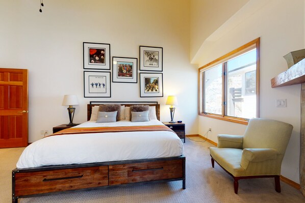 3 bedrooms, iron/ironing board, internet, bed sheets