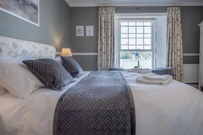 6 bedrooms, iron/ironing board, WiFi