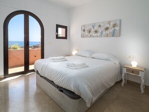 2 bedrooms, iron/ironing board, free WiFi