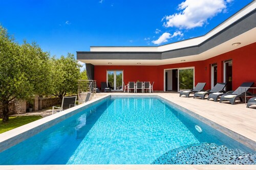Villa LM - Four Bedroom Villa, Sleeps 9