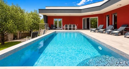 Villa LM - Four Bedroom Villa, Sleeps 9
