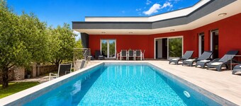 Villa LM - Four Bedroom Villa, Sleeps 9