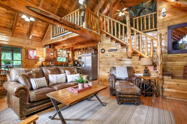 スマートテレビ、暖炉、書庫、ステレオ