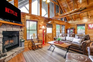 Smart-tv, pejs, bøger, stereoanlæg