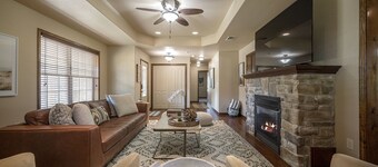 Acres BEST GAME Rm Sleeps 8 - 2 acre- Hot tub, Fire Pit 