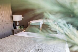 2 dormitorios, tabla de planchar con plancha, wifi y ropa de cama