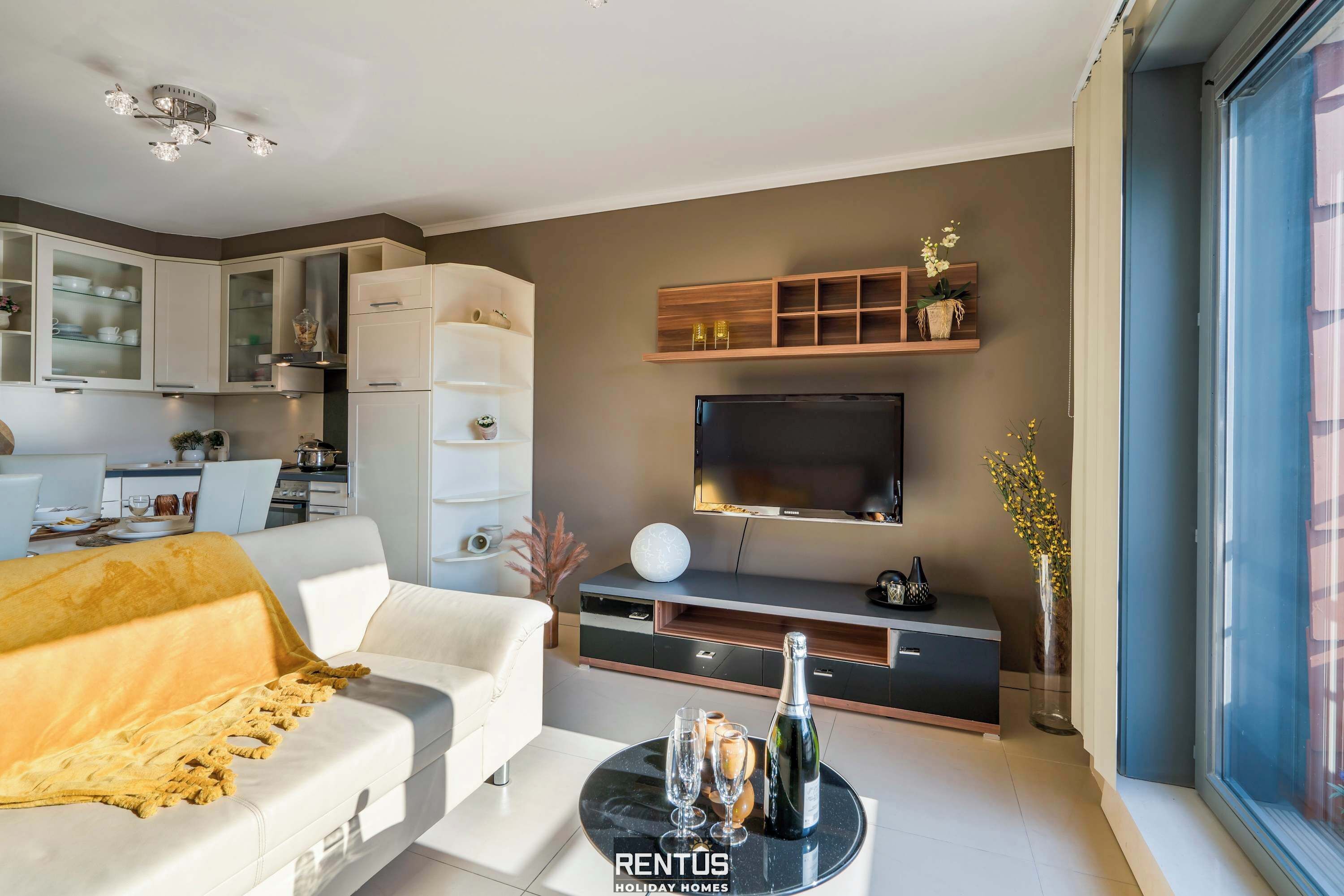 Una televisión, una oficina