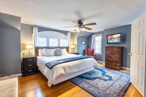 3 chambres, bureau, fer et planche Ă repasser, lit parapluie