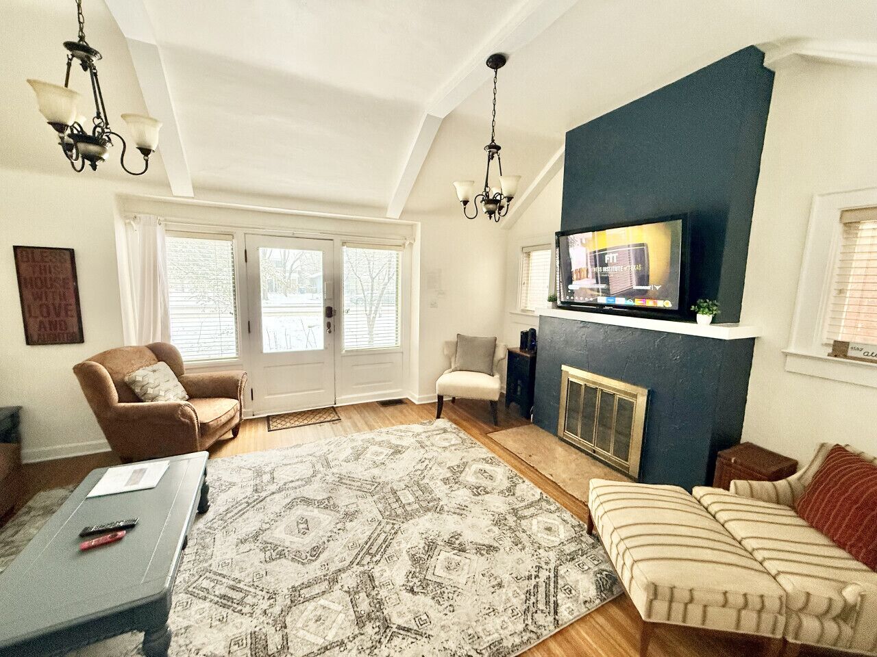 Una Smart TV, libros