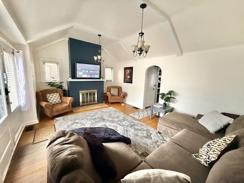 *King Bed*Broad Ripple*Near Downtown*Bonfire*Patio