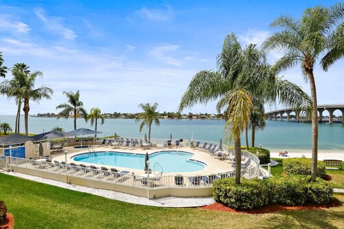 Stunning Bahia Vista Condo 8-410