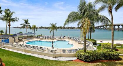 Stunning Bahia Vista Condo 8-410