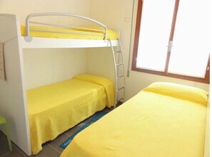 3 bedrooms, in-room safe, bed sheets