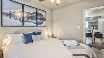 2 slaapkamers, bedden met traagschuimmatrassen, een bureau