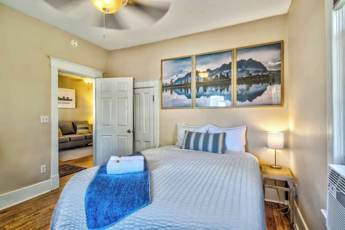 1 Schlafzimmer, Betten mit Memory-Foam-Matratzen, Schreibtisch