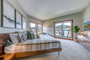 3 bedrooms, desk, iron/ironing board, travel cot