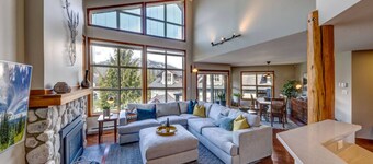 Large 3BD Townhome/Great Views/Hot Tub