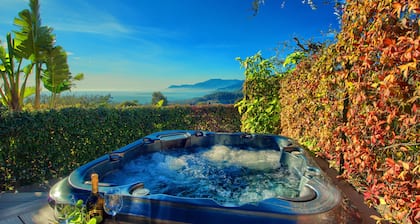 Two Bedroom Apartment with Pool, Jacuzzi, A/C, WiFi and Electric Bicycles