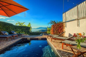 Outdoor pool - Two Bedroom Apartment with Pool, Jacuzzi, A/C, WiFi and Electric Bicycles (Bordighera)