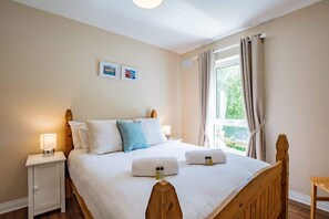 5 slaapkamers, een strijkplank/strijkijzer, reisbedje, gratis wifi