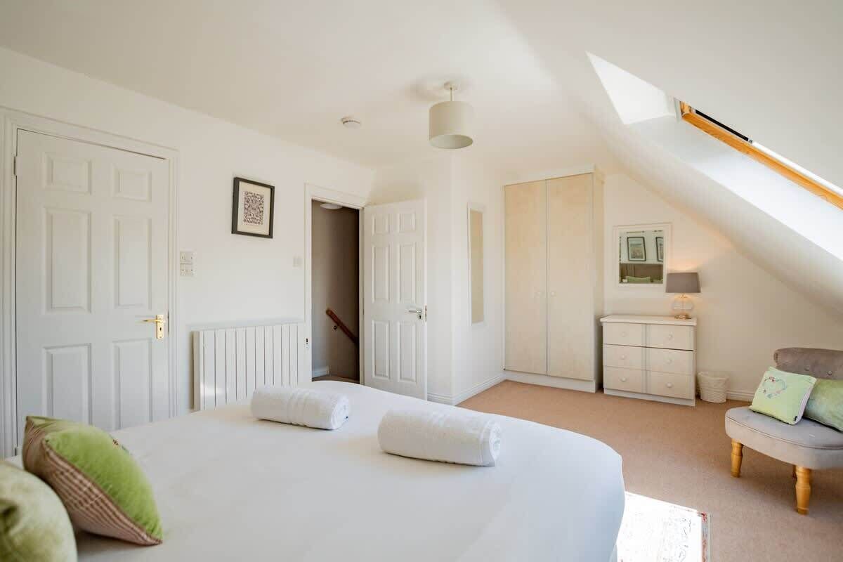 5 bedrooms, iron/ironing board, travel cot, free WiFi