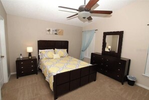4 bedrooms, iron/ironing board, free WiFi, bed sheets - Entire 4 BR Vacation House Near Disney w/ Pool (Clermont)